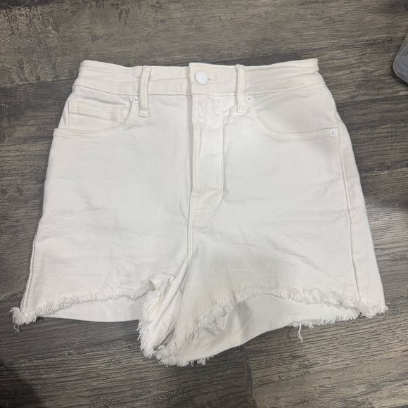 Good American BOMBSHELL SHORTS GBS046T WHITE025 Size 00/24 Inseam 3 1/2 inches - Picture 3 of 9